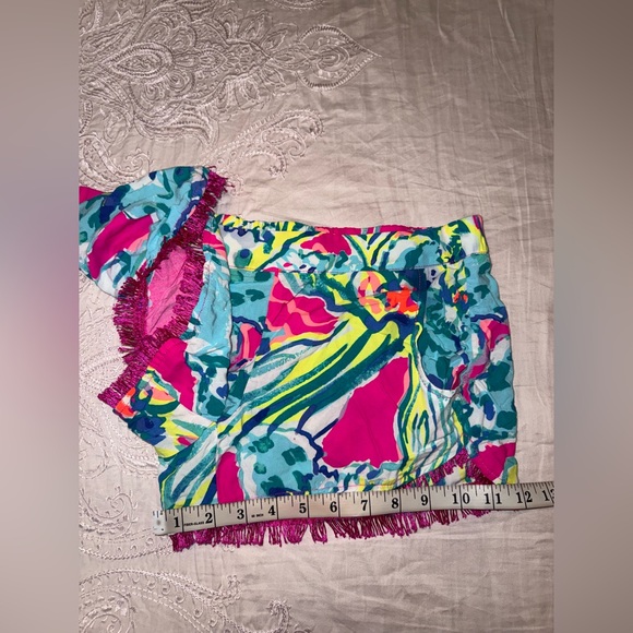 Lilly Pulitzer Like New Cocoa Shorts Fringe Trim Pockets Hot Pink Hottie floral - Picture 6 of 12